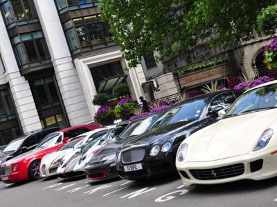 Ζητούν από τον Στουρνάρα να αποσύρει τον φόρο πολυτελούς διαβίωσης